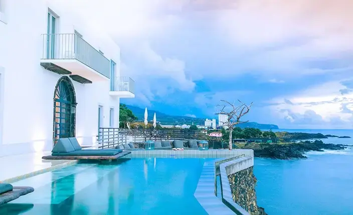 villa overlooking water