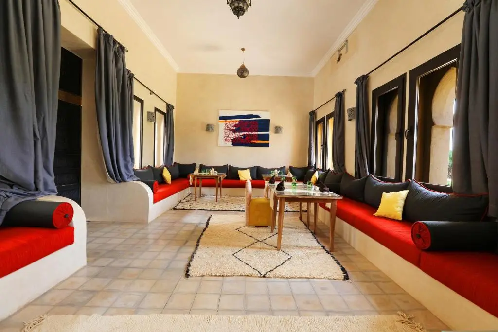 Dining and Lounge image 3