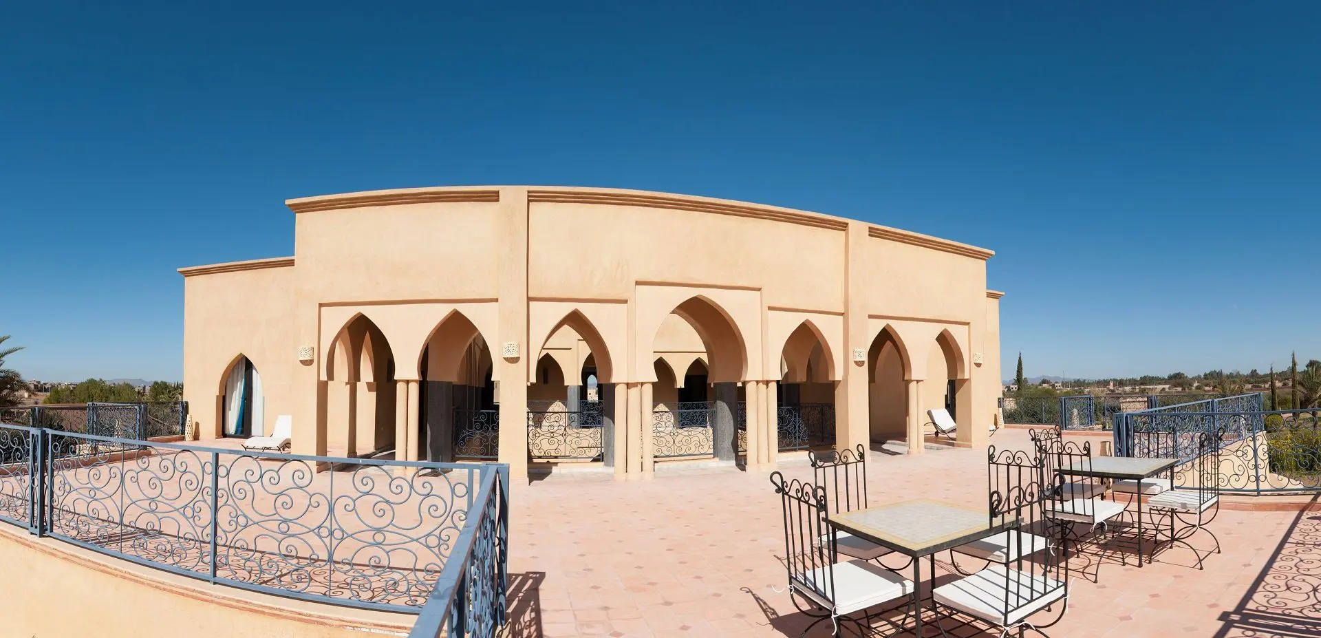 Dining and Lounge image 2