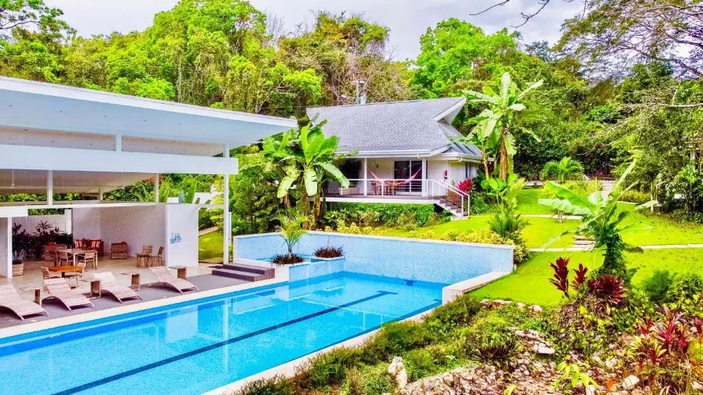 Aves Hotel & Resort