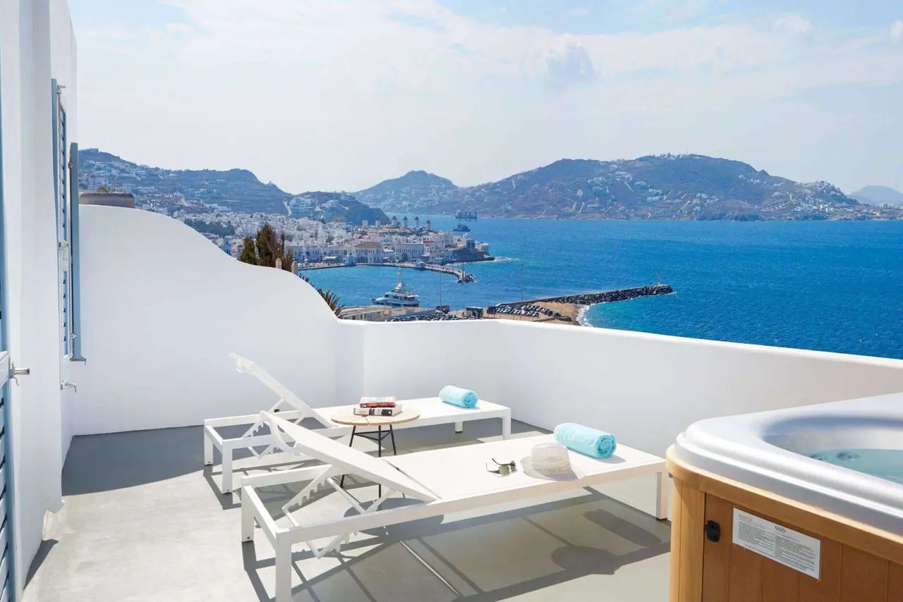 Κouros Hotel and Suites