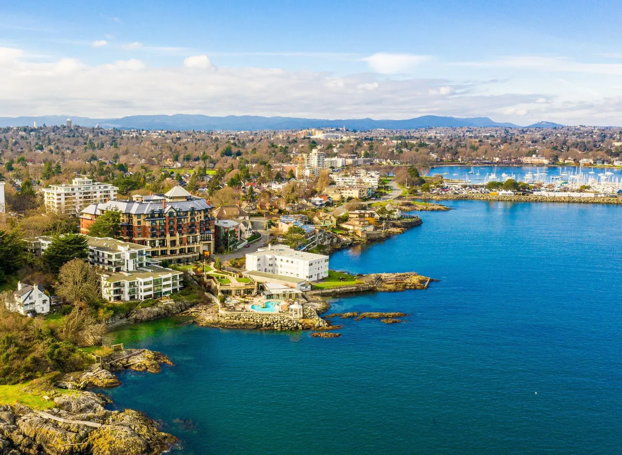 Oak Bay Beach Hotel