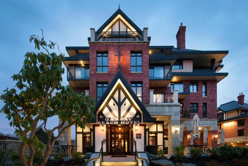 Oak Bay Beach Hotel