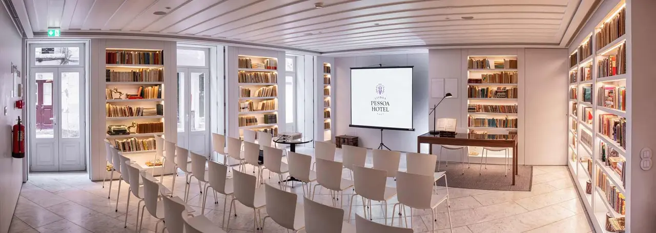 Lisboa Pessoa Hotel 4*