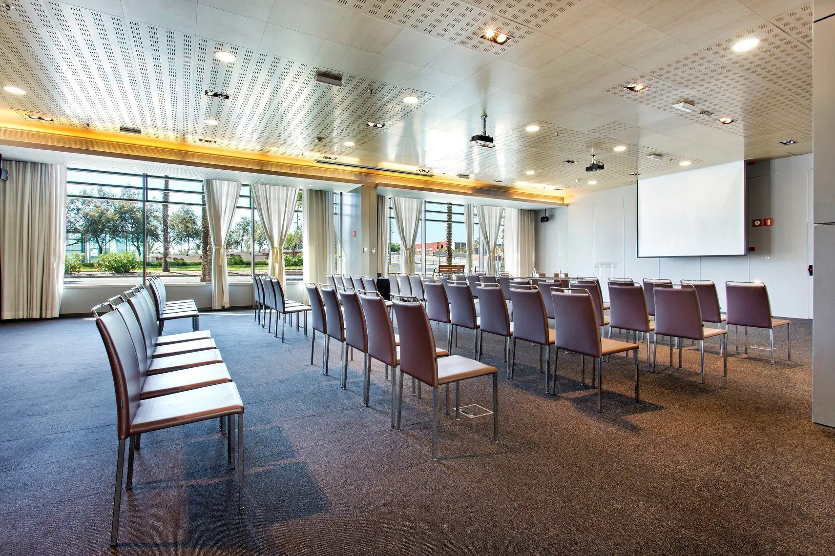 Meeting Rooms image 6
