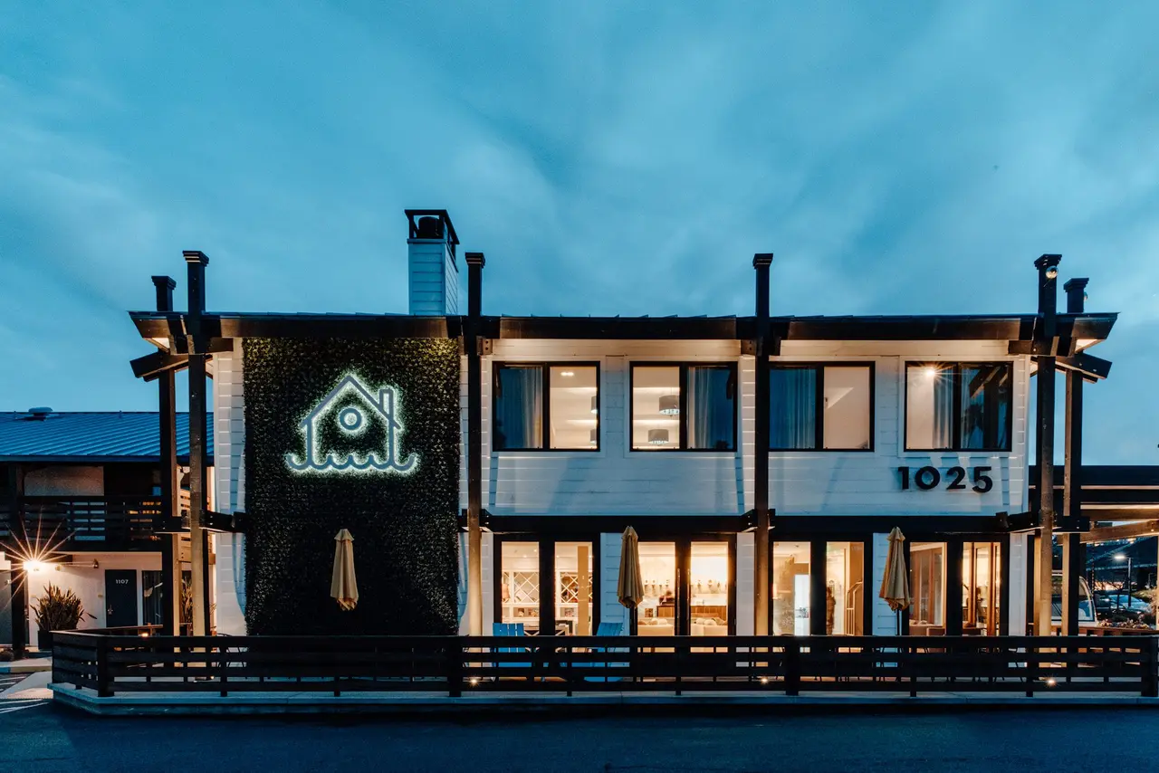 Lakehouse Hotel & Resort
