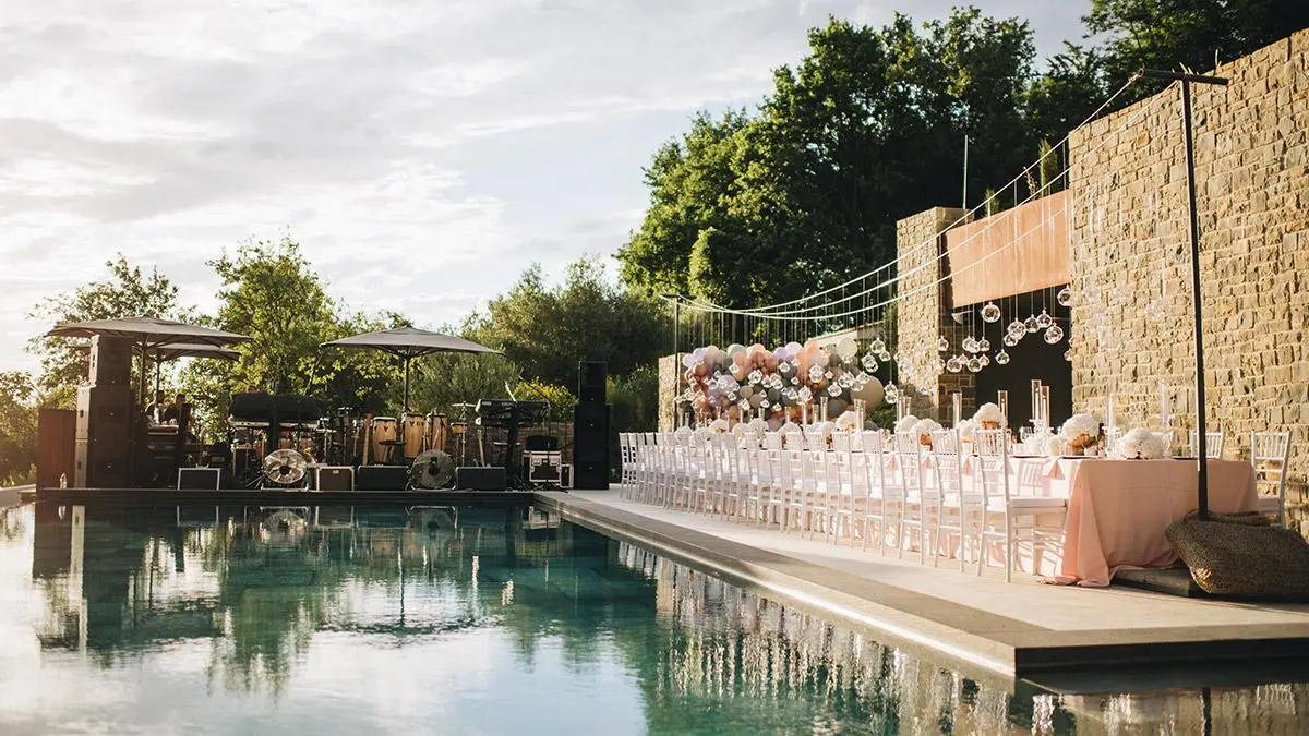 Outdoor Swimming Pool image 2