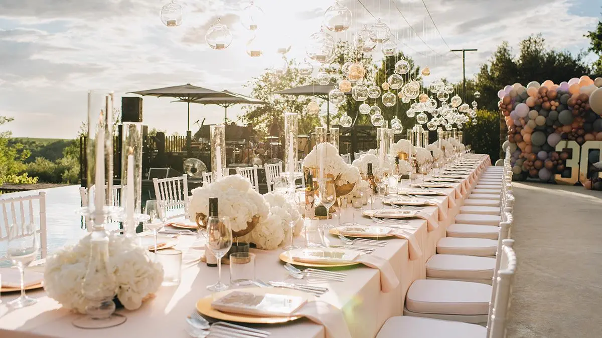 Outdoor Swimming Pool image 1