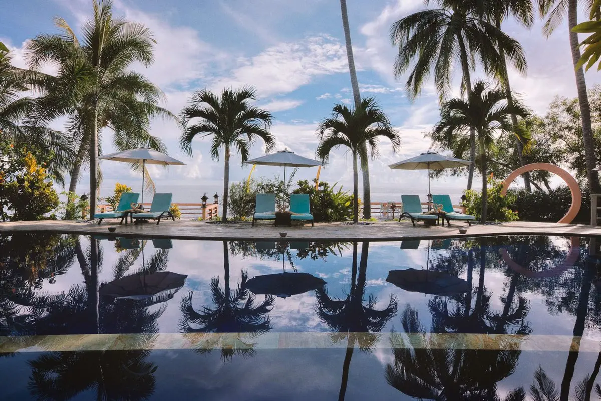 Pool & Beach Lounge image 2