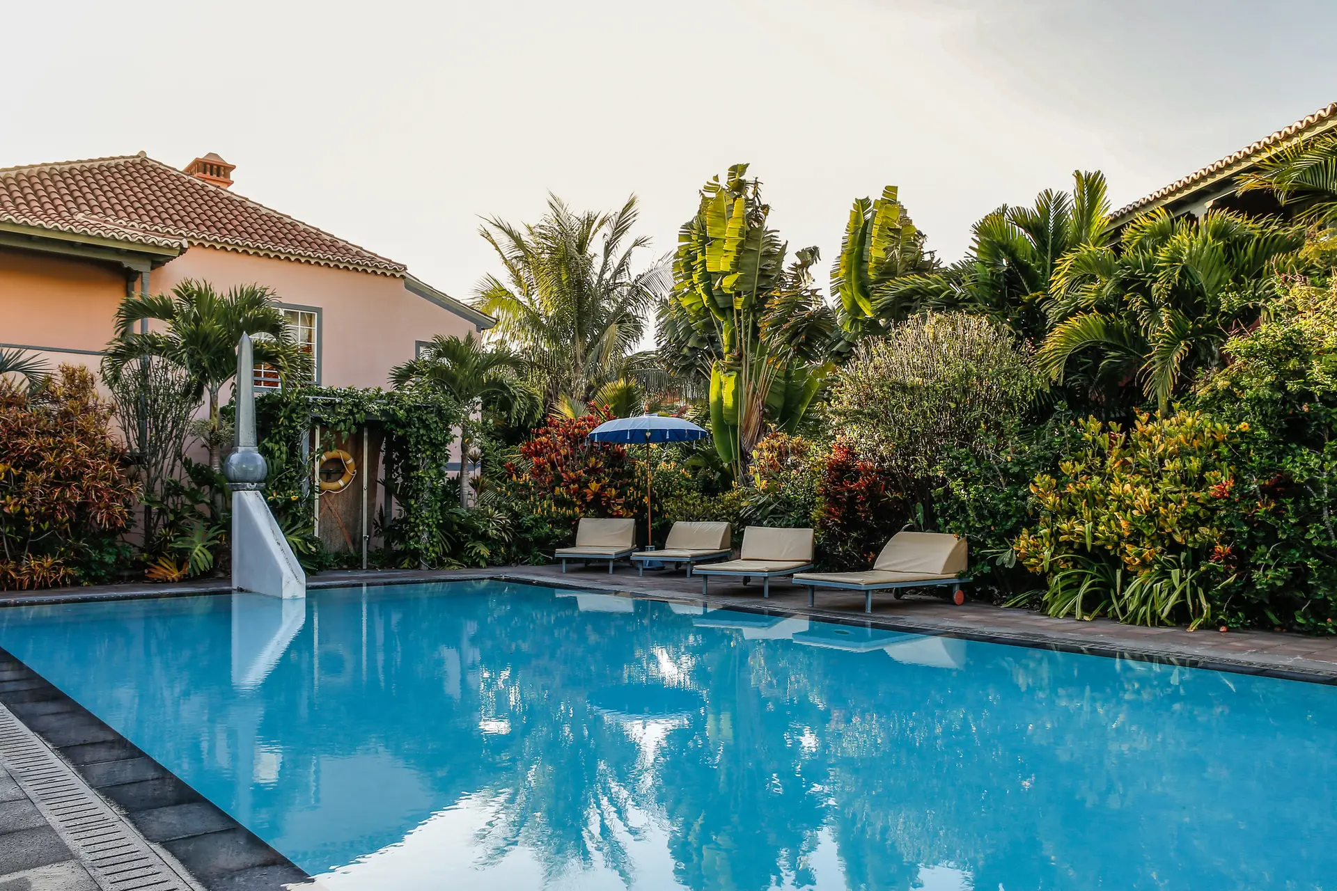 Outdoor Swimming Pool image 1