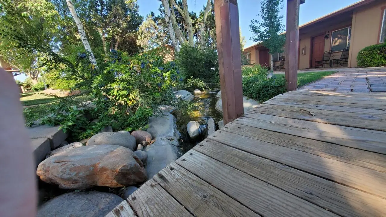 Sky Ranch Lodge