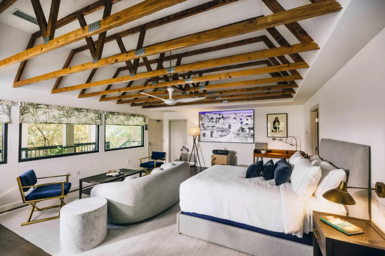 All-Movie Hotel