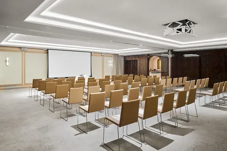 Salon Cap d'Antibes & Grasse image 1