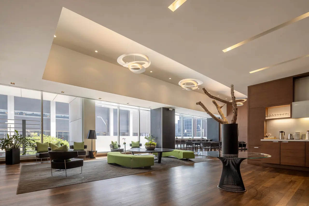 Le Germain Hotel Toronto Maple Leaf Square