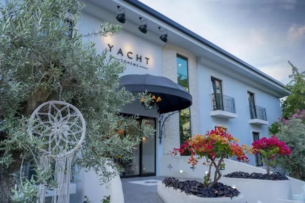 Yacht Bohème Hotel