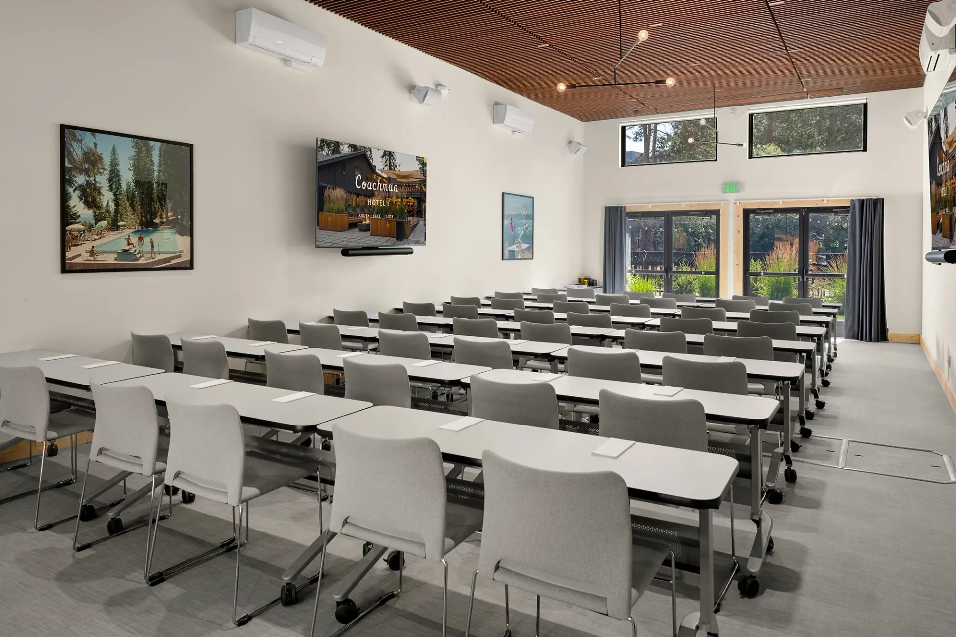 Heavenly Room + Patio image 5