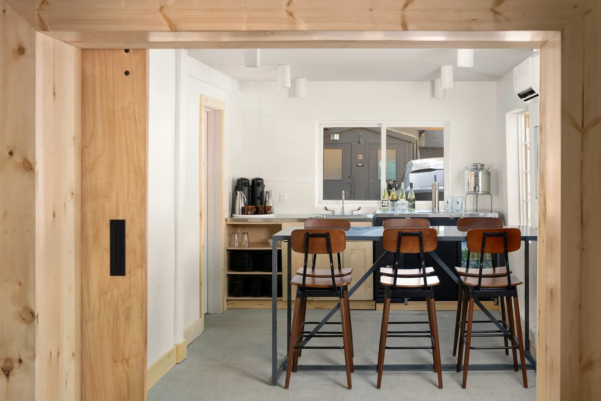 Heavenly Room + Patio image 4