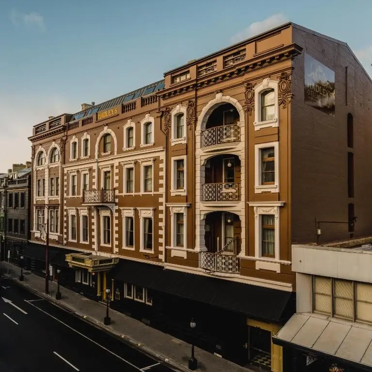 Hadley's Orient Hotel