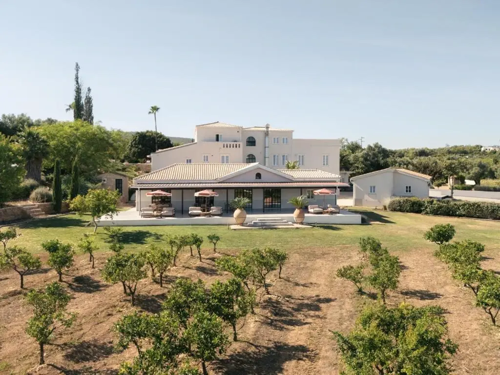 Solar Alvura Farmhouse Hotel