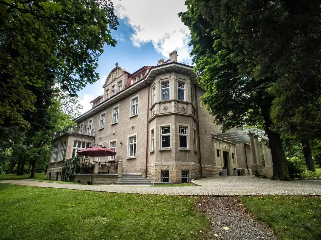 Debowy Hotel & Debowa Residence